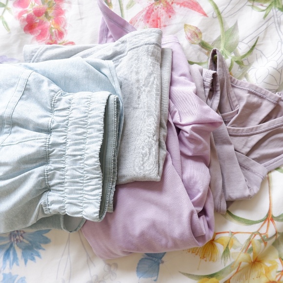 lululemon watch me flip tank / heathered lilac quartz / size 2 - Picture 5 of 5